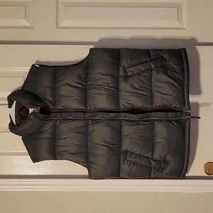 Old Navy Men's Puffer Vest Size Large
